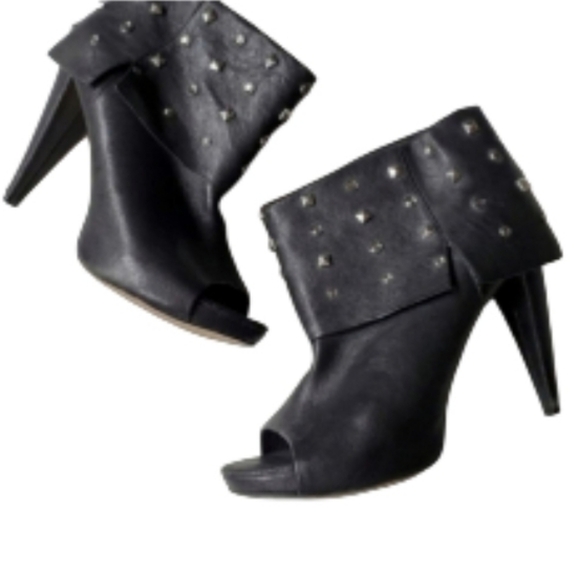 7.5 VINCE CAMUTO STUDDED BLACK LEATHER PEEP CUFFED HEELED BOOTS BOOTIES 7 - Picture 1 of 8